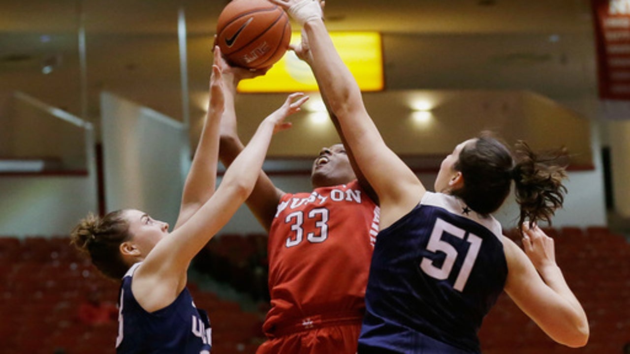 No. 1 UConn overcomes slow start for 50th straight win